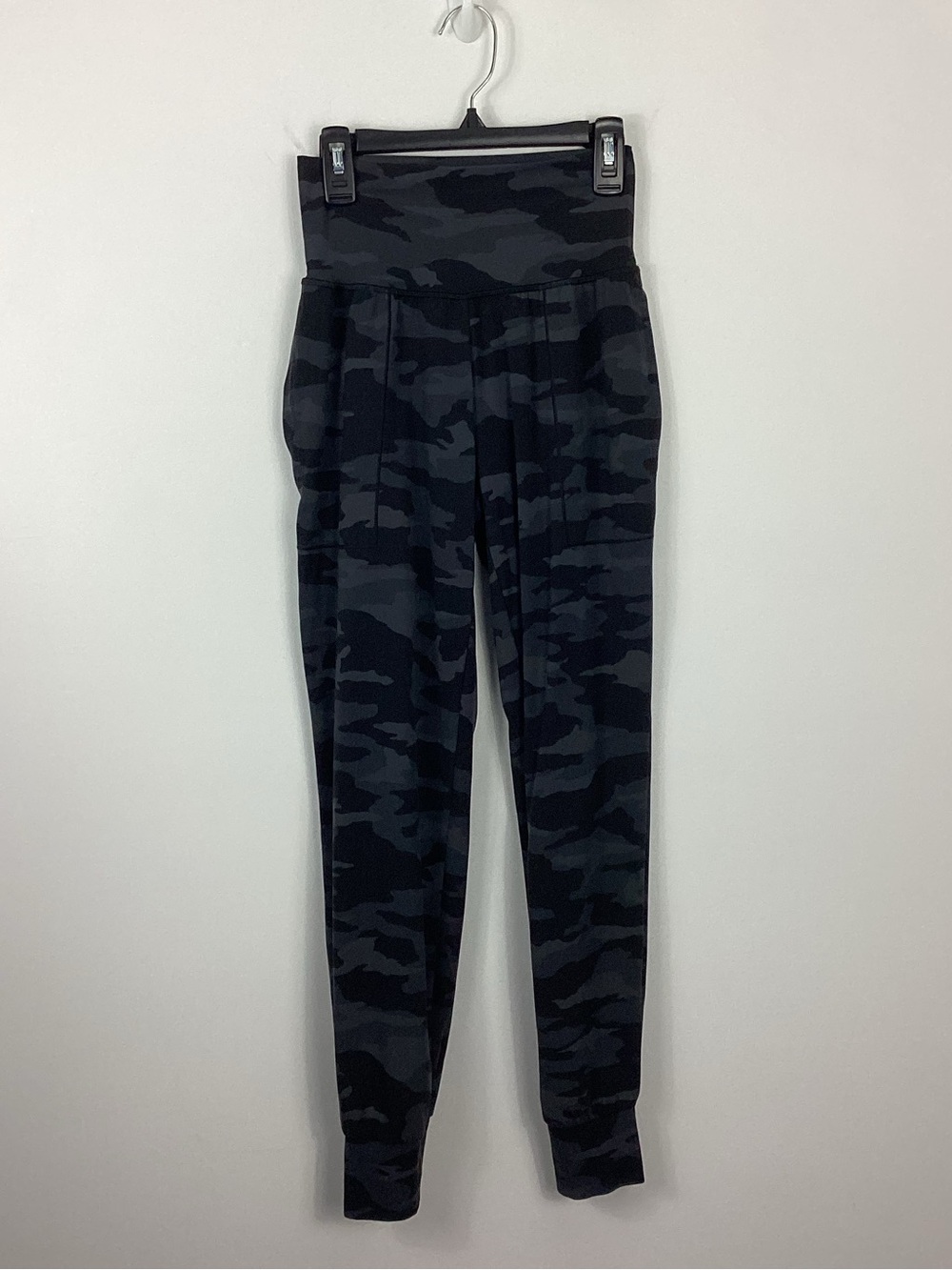 Athleta Salutation Camo Jogger Size XXS